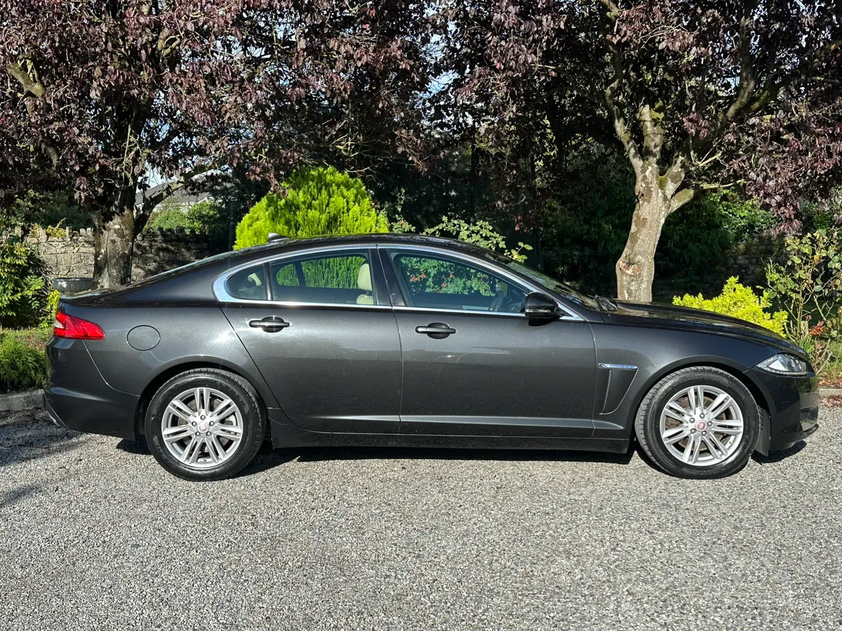 Jaguar XF Luxury Auto - Image 3