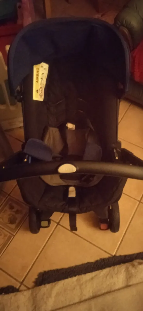 Doona car seat / pram - Image 2