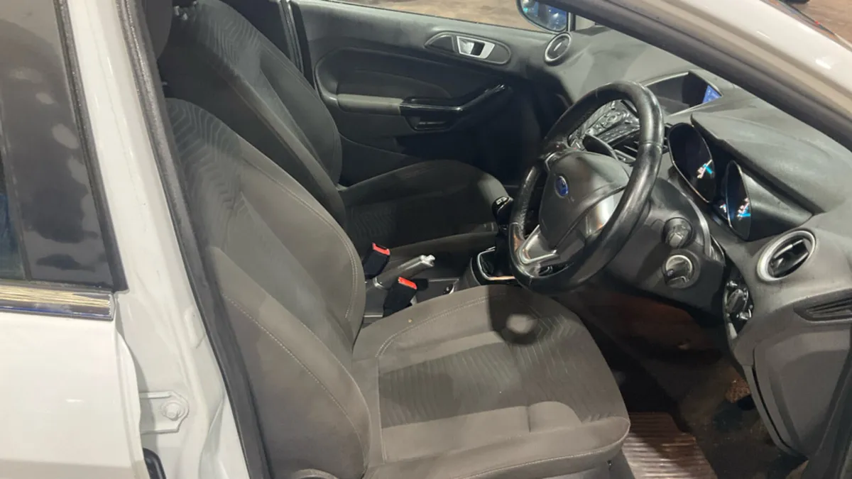 2016 Ford Fiesta 1.0 Petrol ZETEC - Image 3