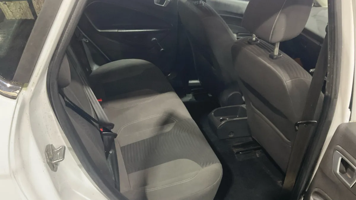 2016 Ford Fiesta 1.0 Petrol ZETEC - Image 4