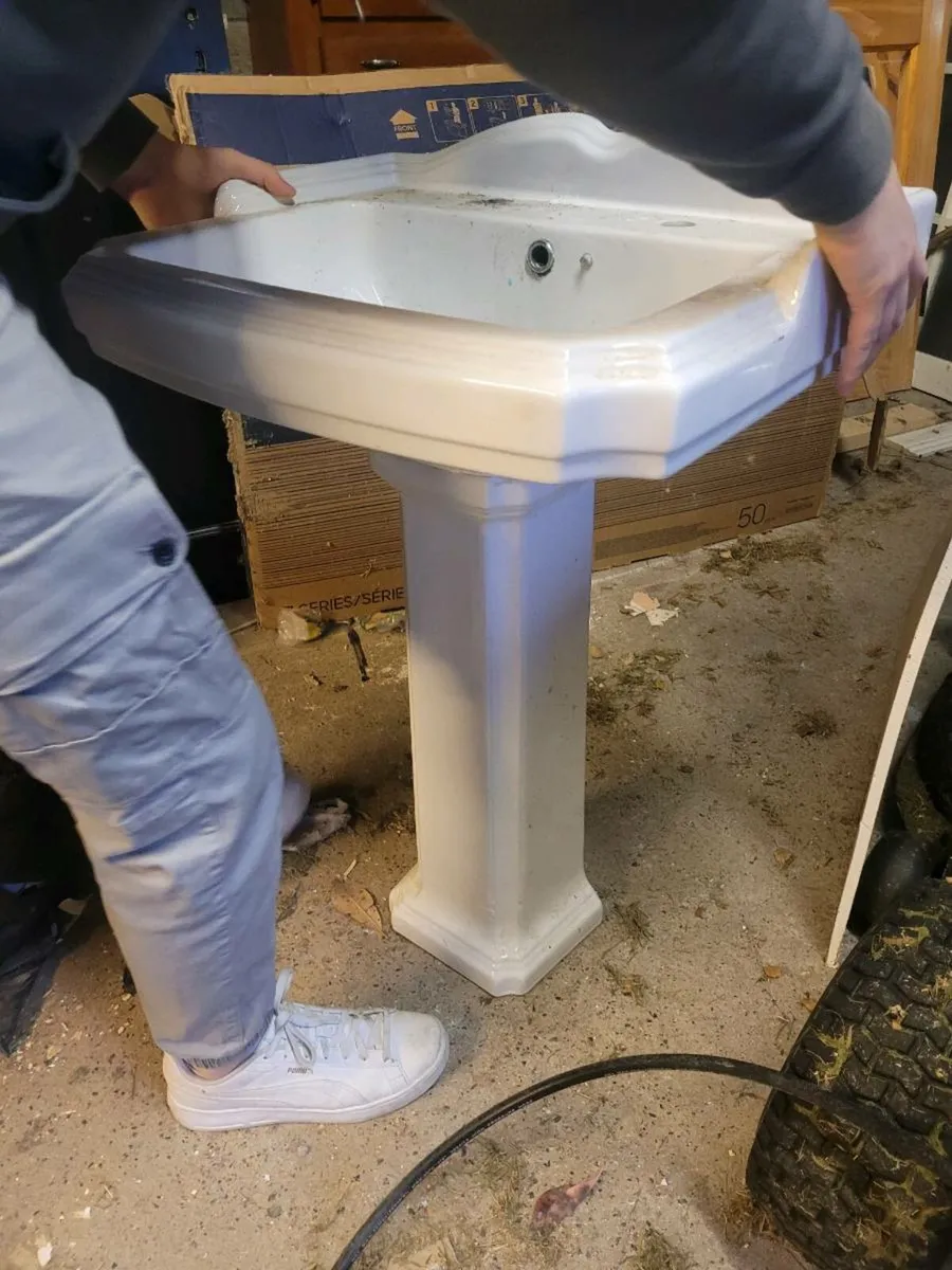 Bathroom sink - Image 2