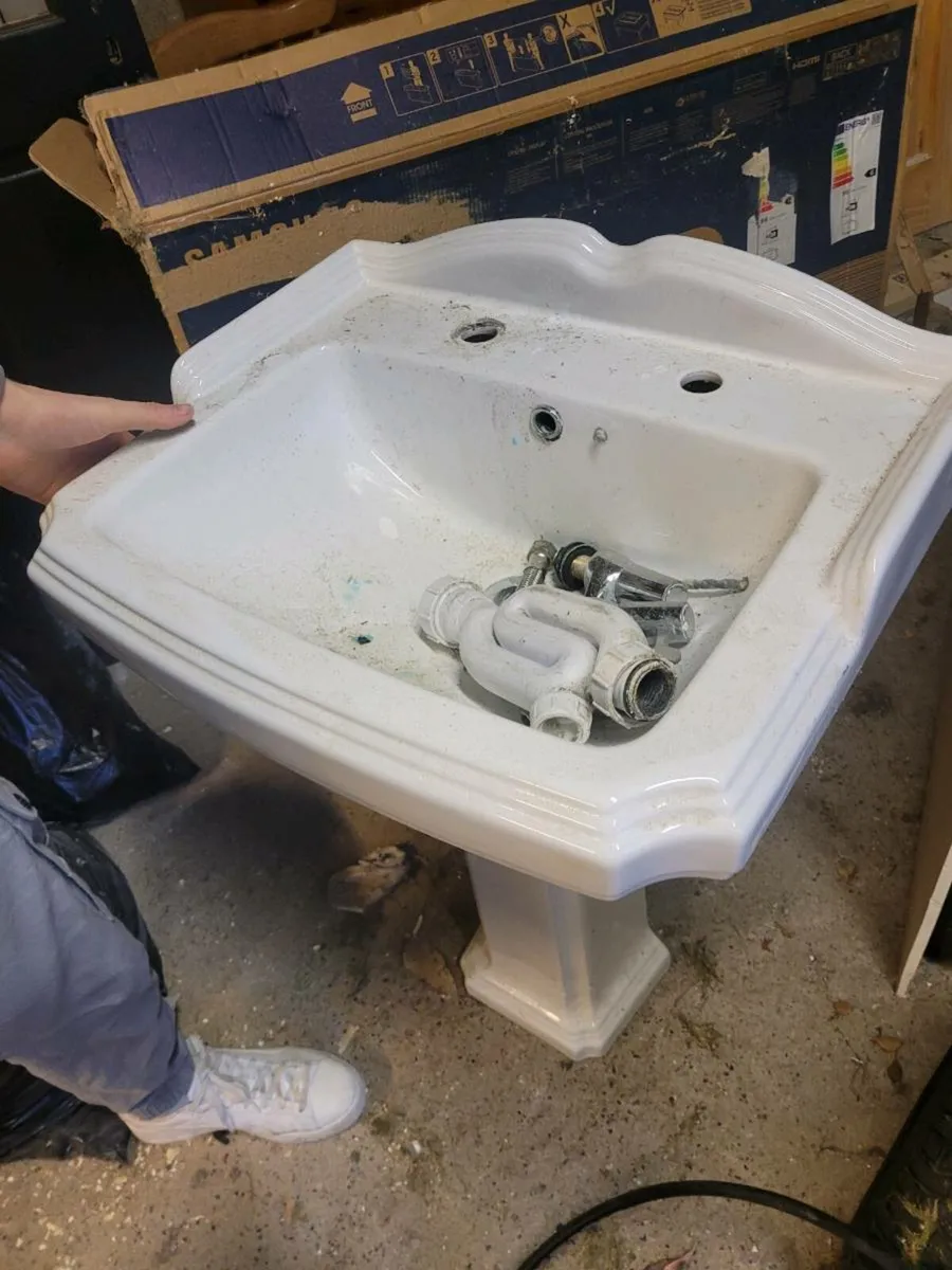 Bathroom sink - Image 4