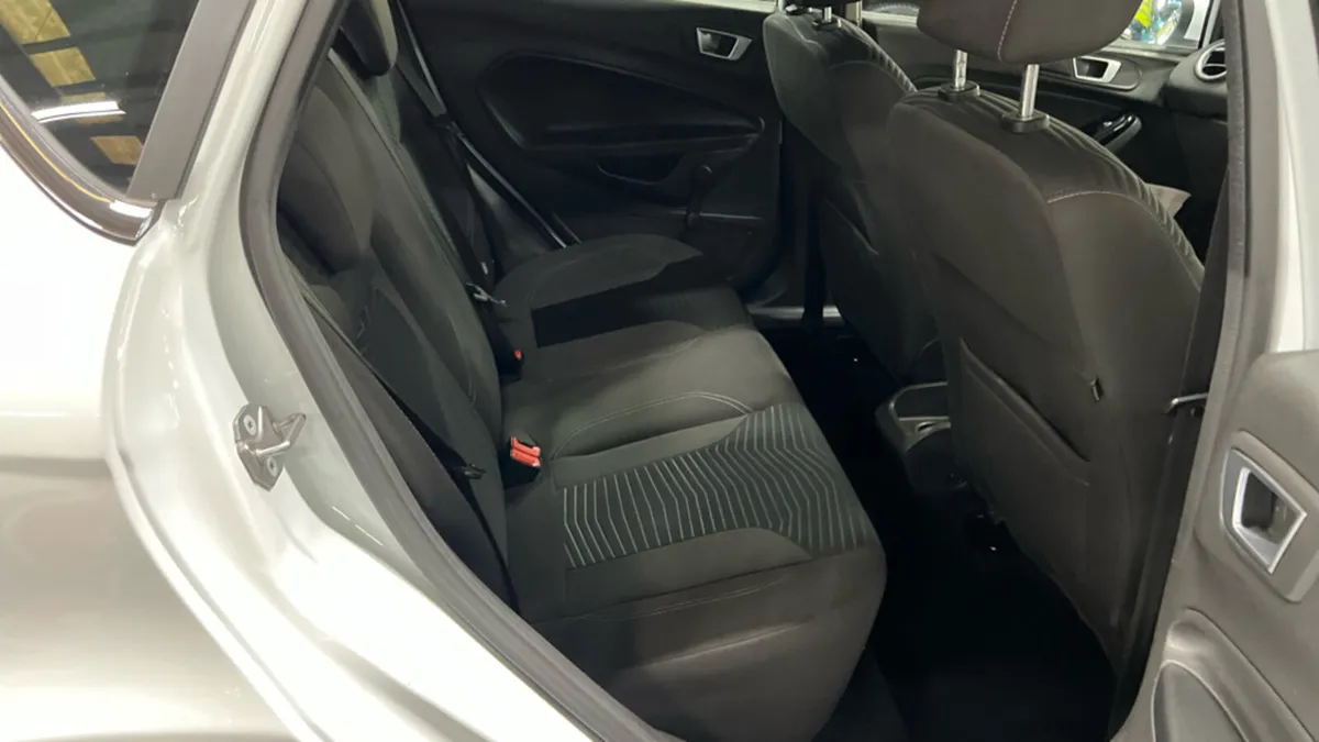 2015 Ford Fiesta 1.0 Petrol Zetec - Image 4
