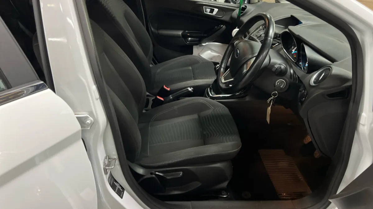 2015 Ford Fiesta 1.0 Petrol Zetec - Image 3