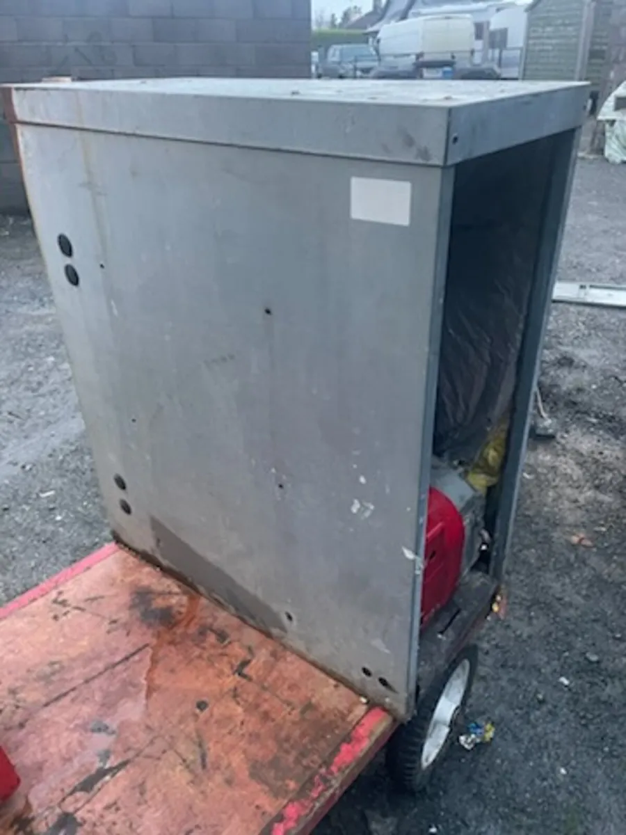 Oil boiler - Image 1