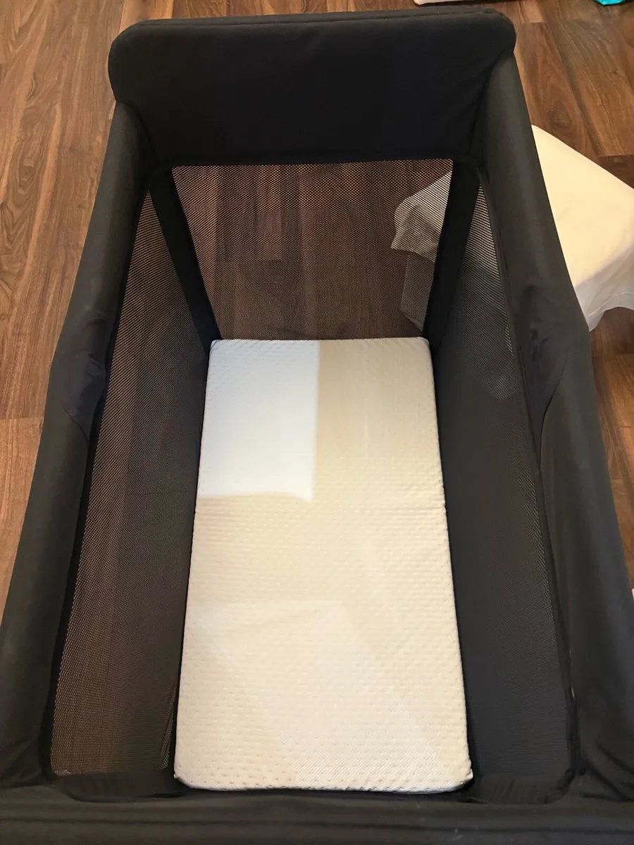 Bugaboo Stardust Travel Cot - Image 1