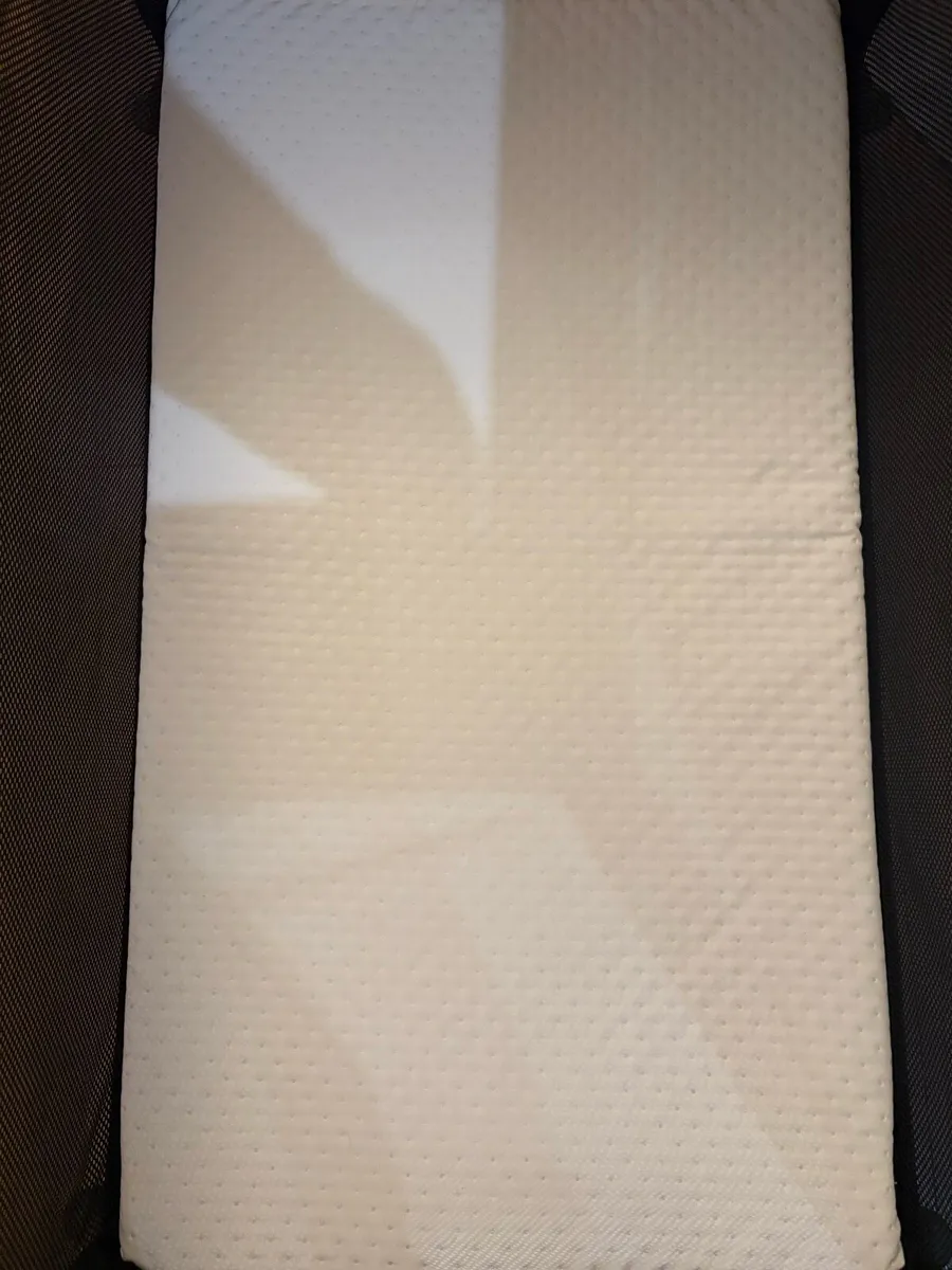 Bugaboo Stardust Travel Cot - Image 2