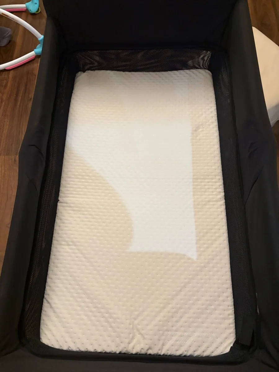 Bugaboo Stardust Travel Cot - Image 4