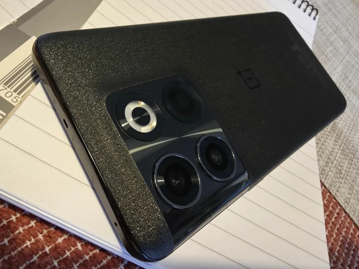 Samsung and One Plus - Image 1