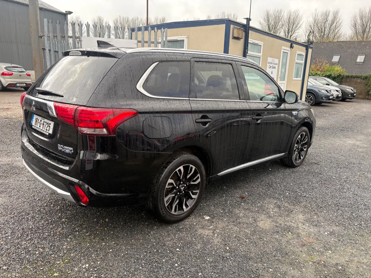 Mitsubishi Outlander PHEV 4x4 - Image 3