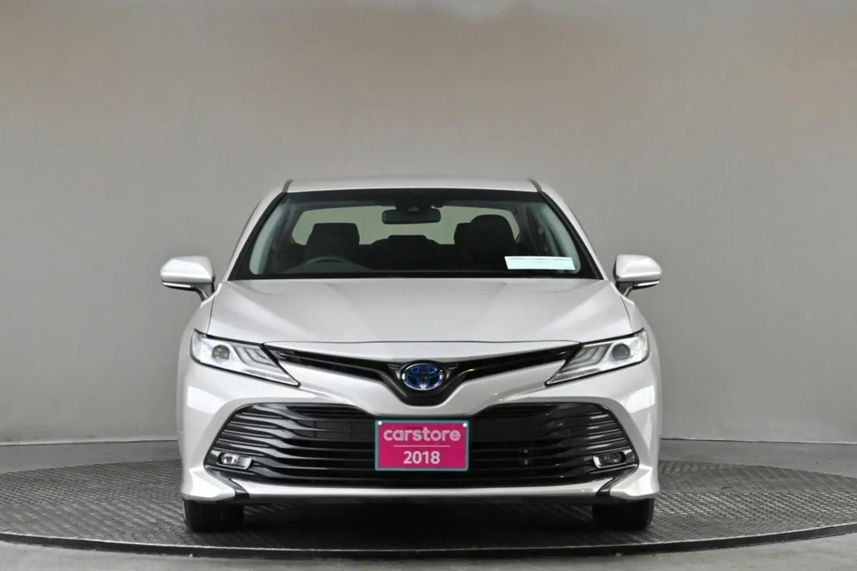 Toyota Camry 2.5 HYBRID **REVERSE CAM** - Image 2