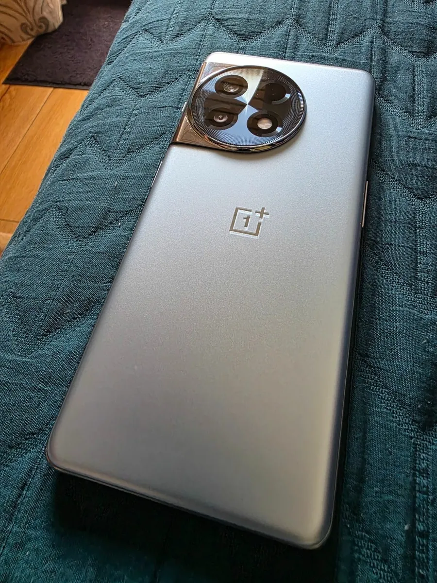 Samsung and One Plus - Image 3