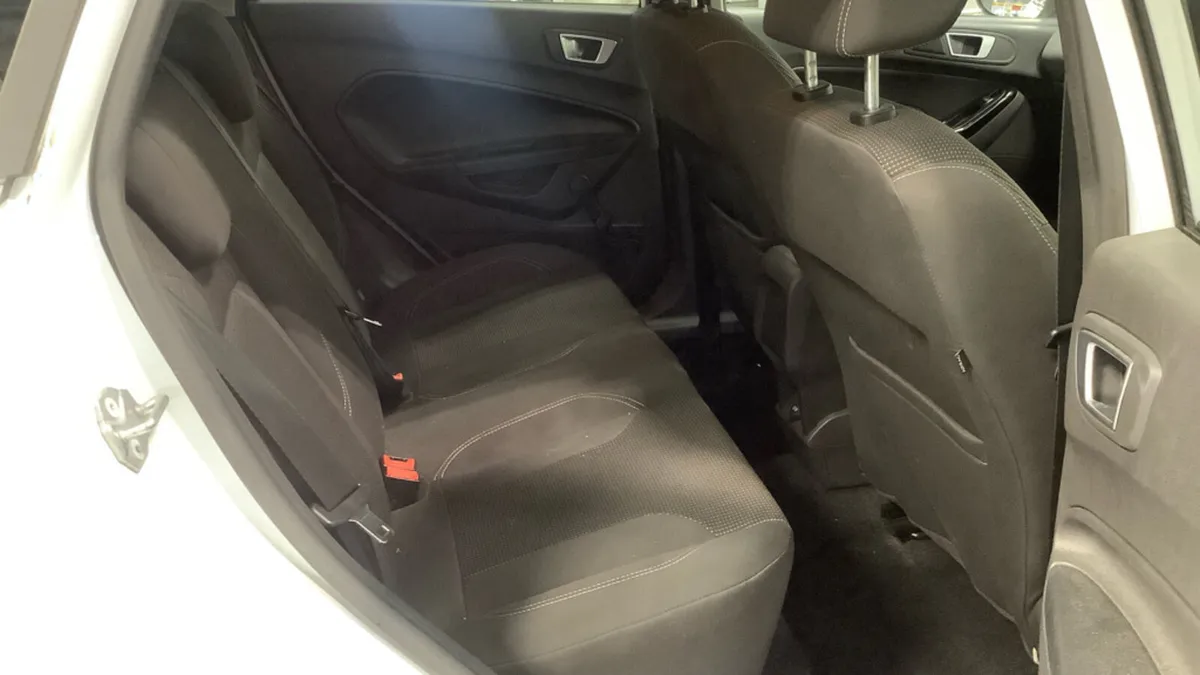 2015 Ford Fiesta TITANIUM 1.0 Petrol - Image 4