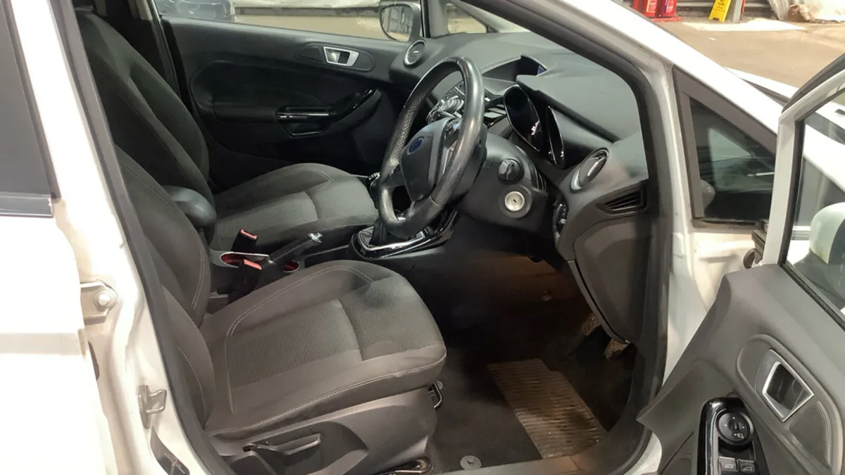 2015 Ford Fiesta TITANIUM 1.0 Petrol - Image 3