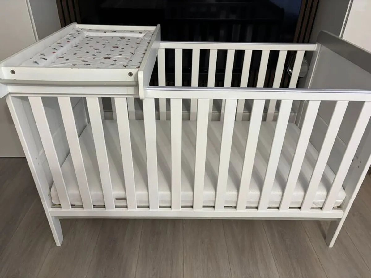 Baby cot with mattres - Image 1