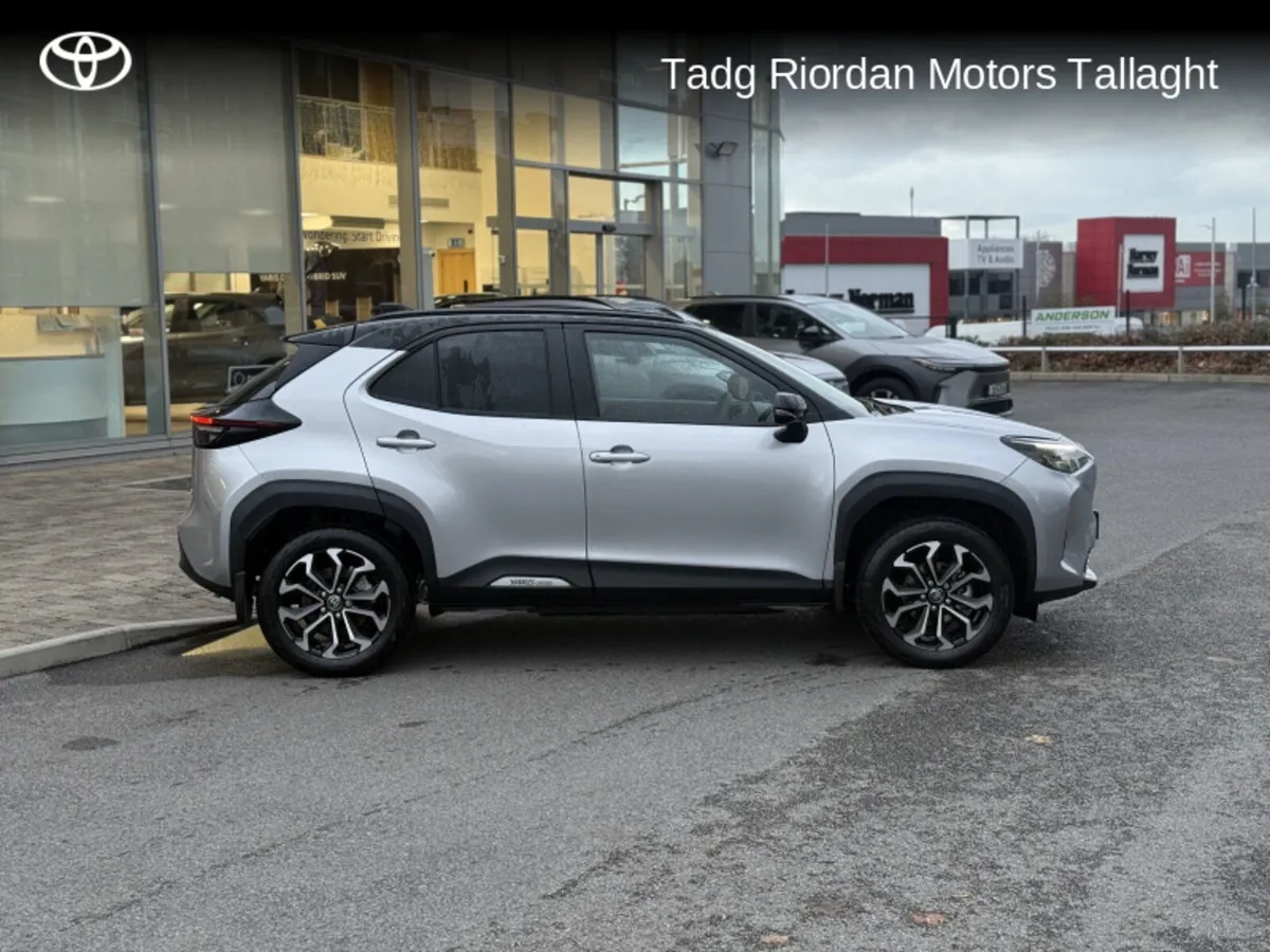 Toyota Yaris Cross YARIS CROSS LUNA SPORT *** DEMO - Image 3