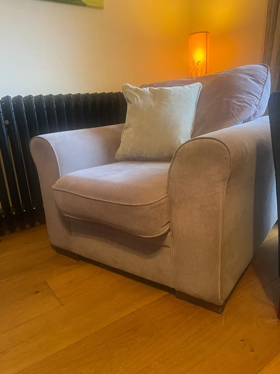 Free Arm Chair - Image 1