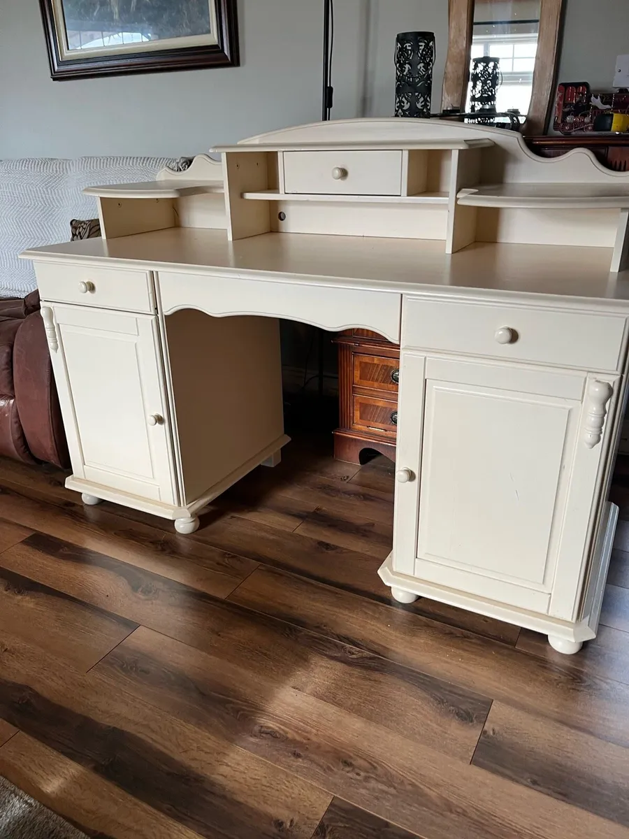 Hutch. writing desk/dressing table - Image 1