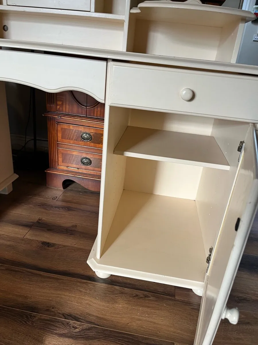 Hutch. writing desk/dressing table - Image 3