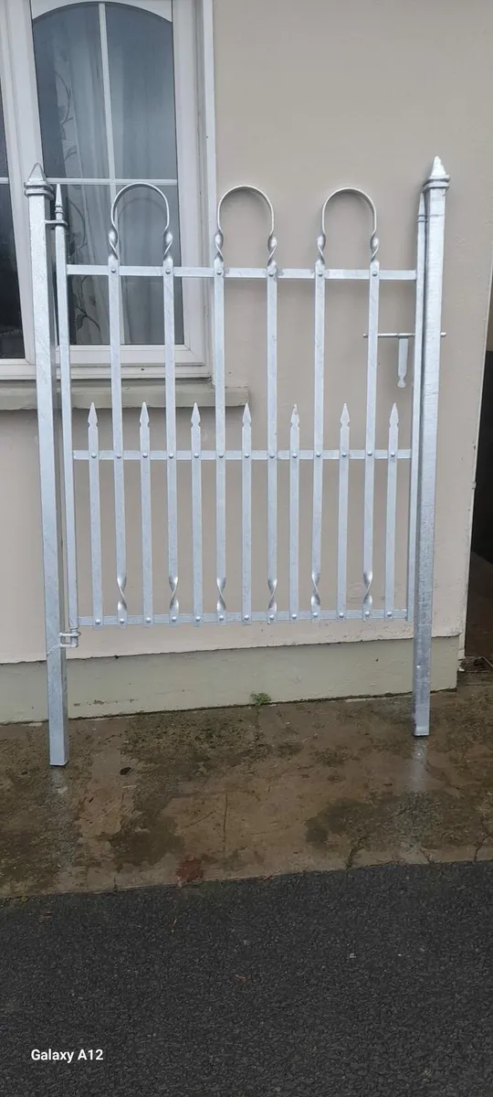 Old style flat bar gate - Image 1