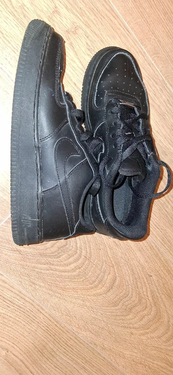 Nike shoes - Image 1