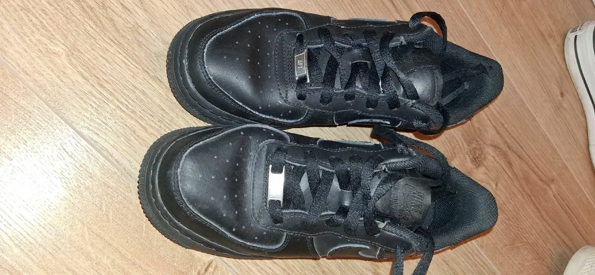 Nike shoes - Image 2