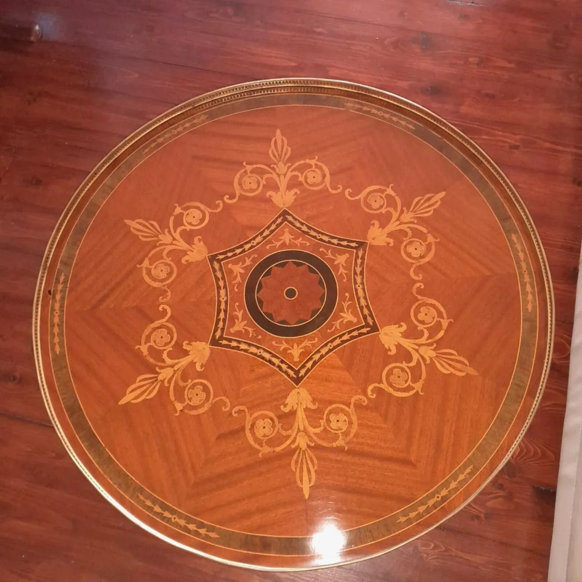 French Styie occasional table - Image 1