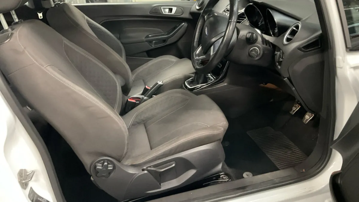 2014 Ford Fiesta 1.0 Petrol ZETEC - Image 4