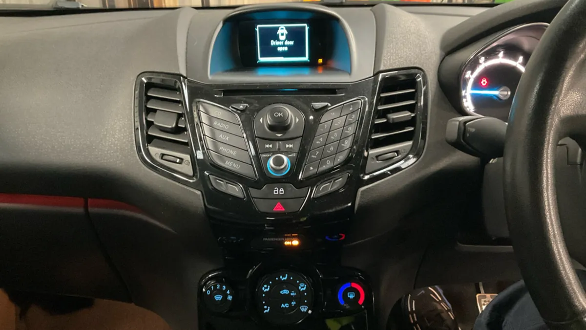 2014 Ford Fiesta 1.0 Petrol ZETEC - Image 2