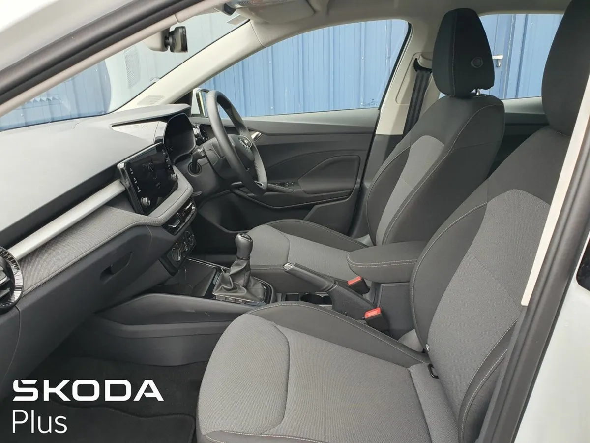 Skoda Fabia Selection 1.0MPi 80HP - Low Mileage (F - Image 4
