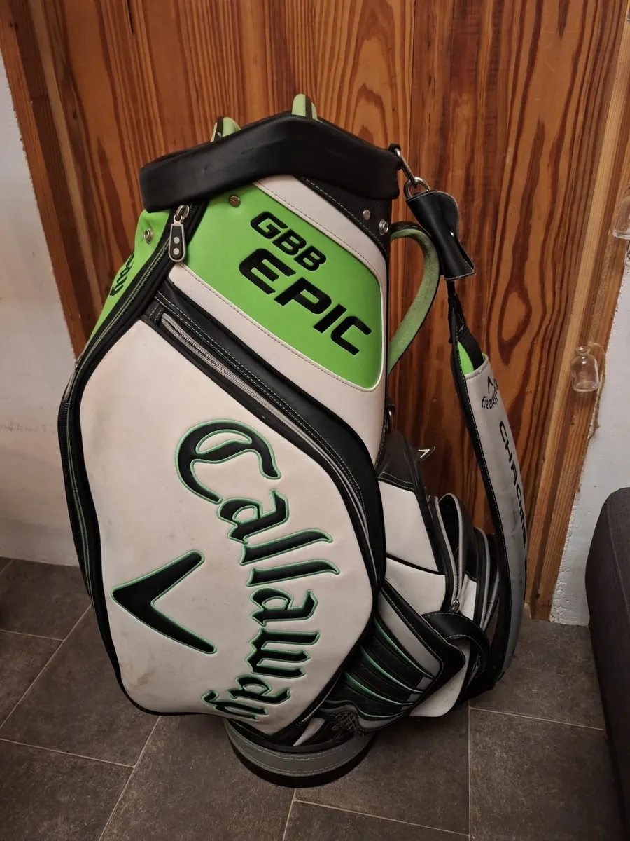 Golf bag, left handed wedges, driving iron - Image 1