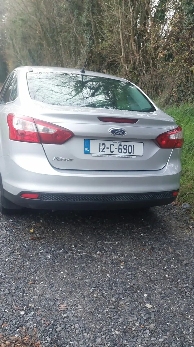 Ford Focus Saloon - Image 3