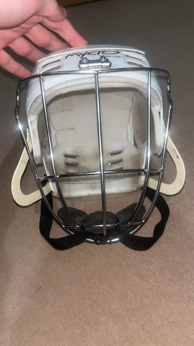 White mycro helmet - Image 1