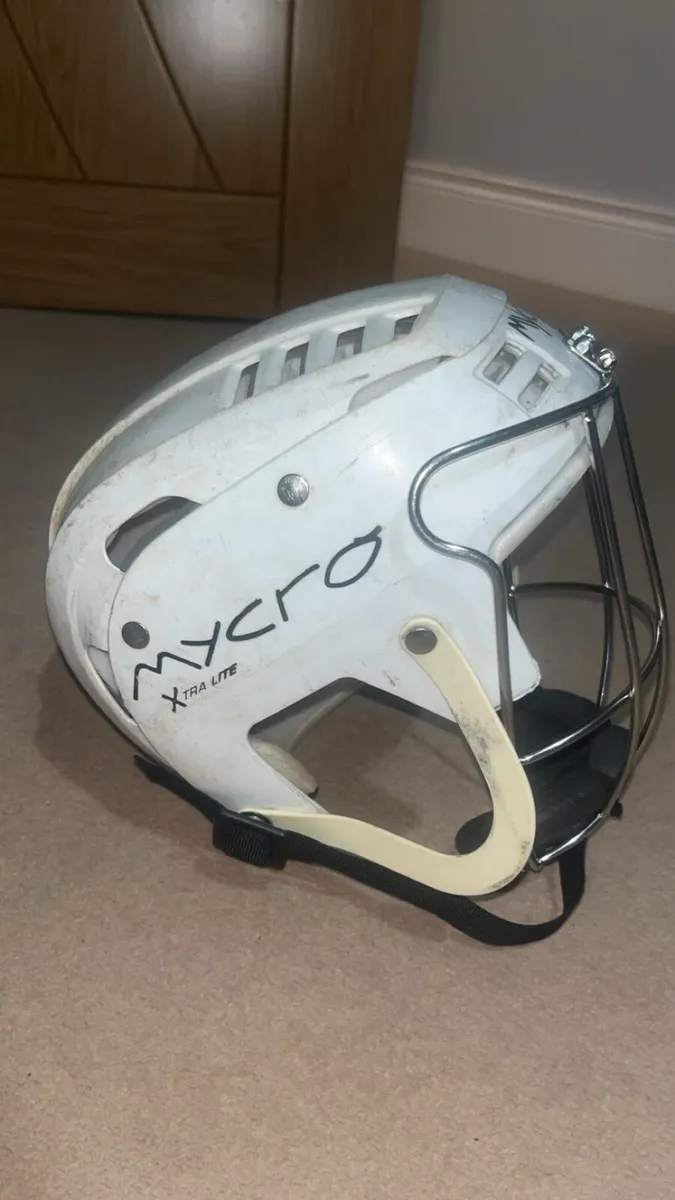 White mycro helmet - Image 2