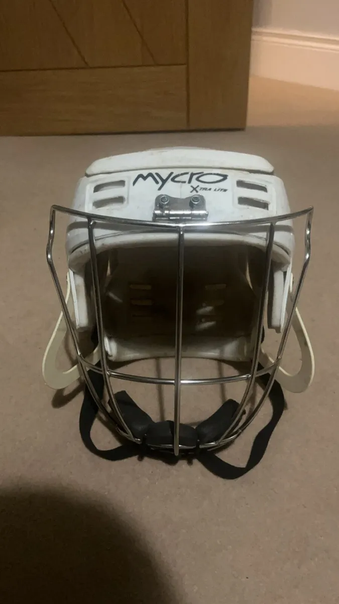 White mycro helmet - Image 3