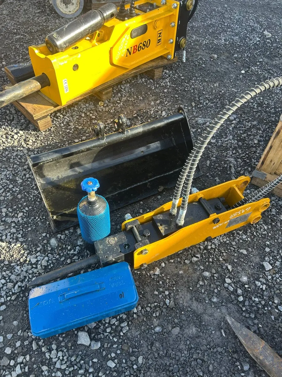 Unused 1.5t Miva digger Job lot !!!!! - Image 2