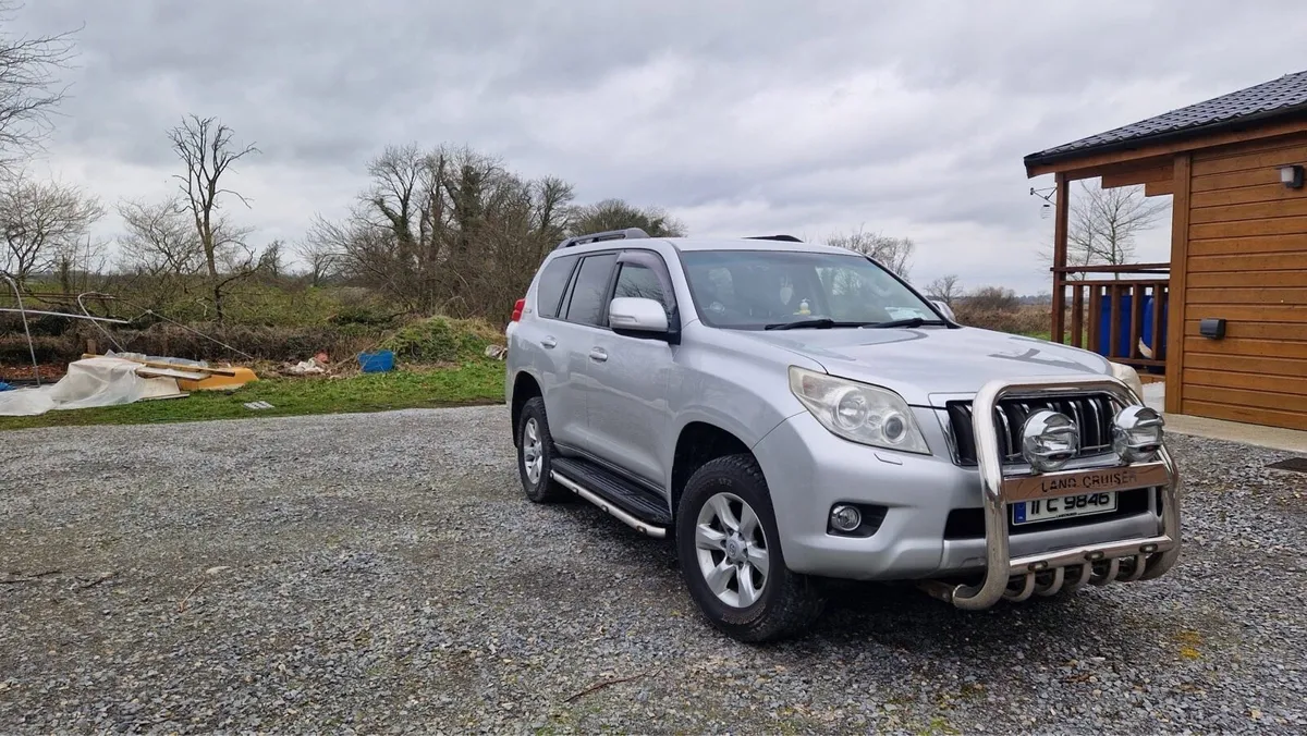 Toyota landcruiser crew-cab - Image 1