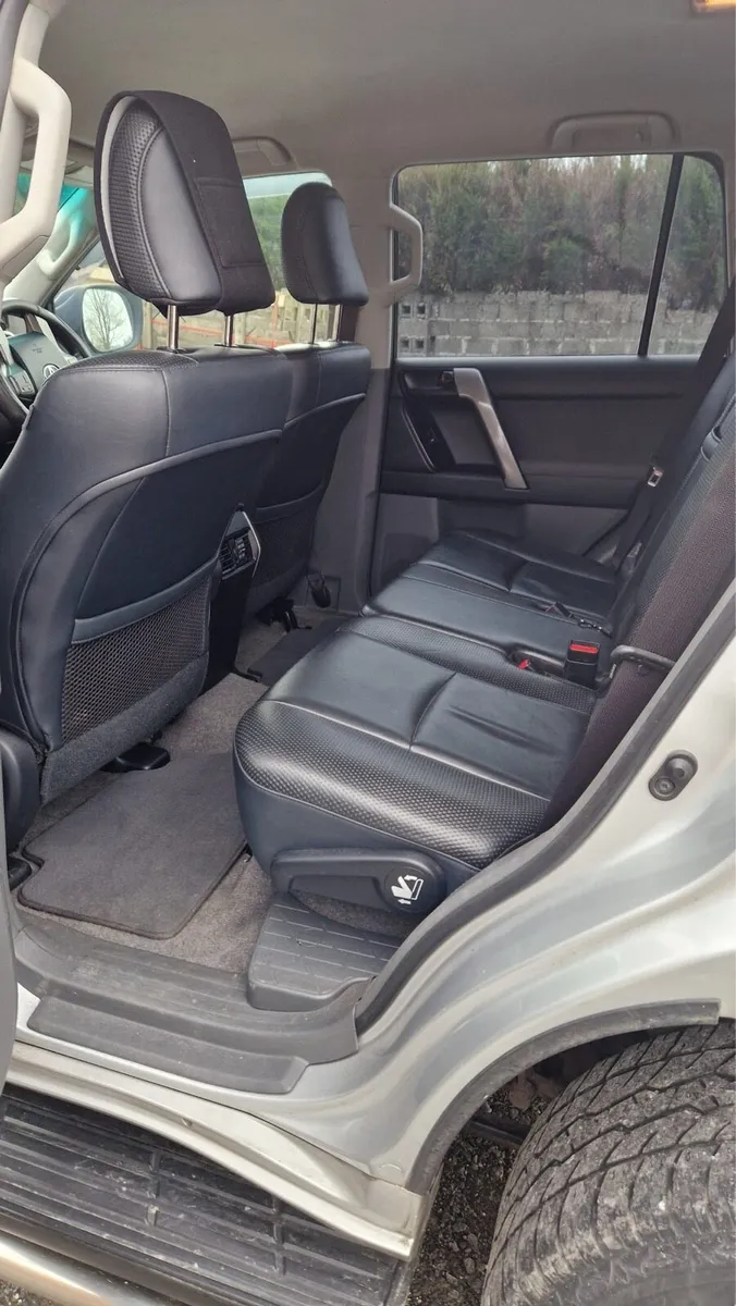 Toyota landcruiser crew-cab - Image 2