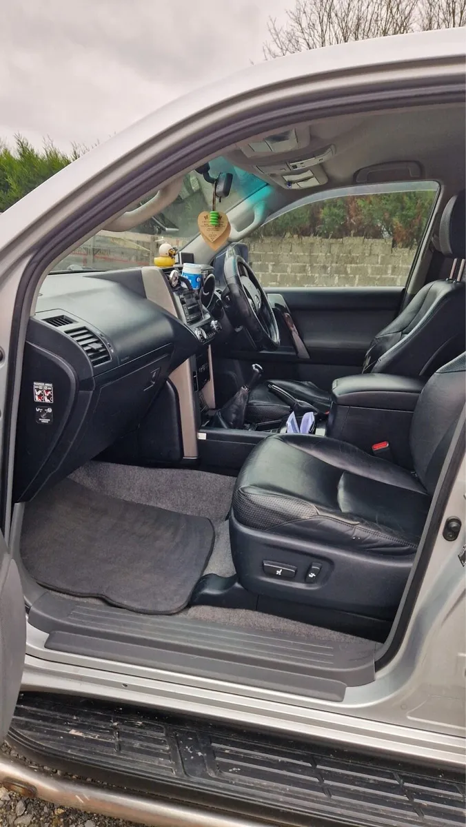 Toyota landcruiser crew-cab - Image 3