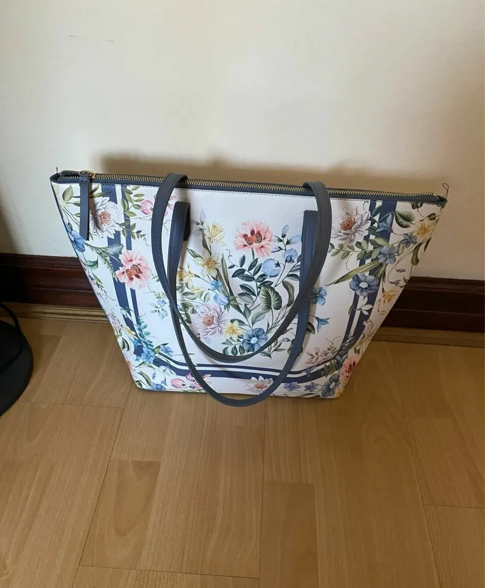 Beautiful Tote Shoulder Bag - Image 1