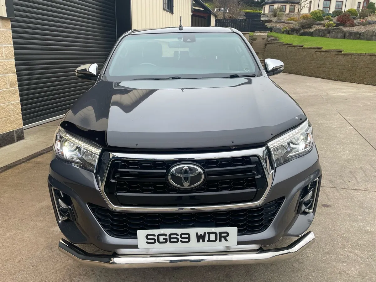 192 2019 TOYOTA HILUX 2.4 D4D INVINCIBLE X AUTO - Image 3