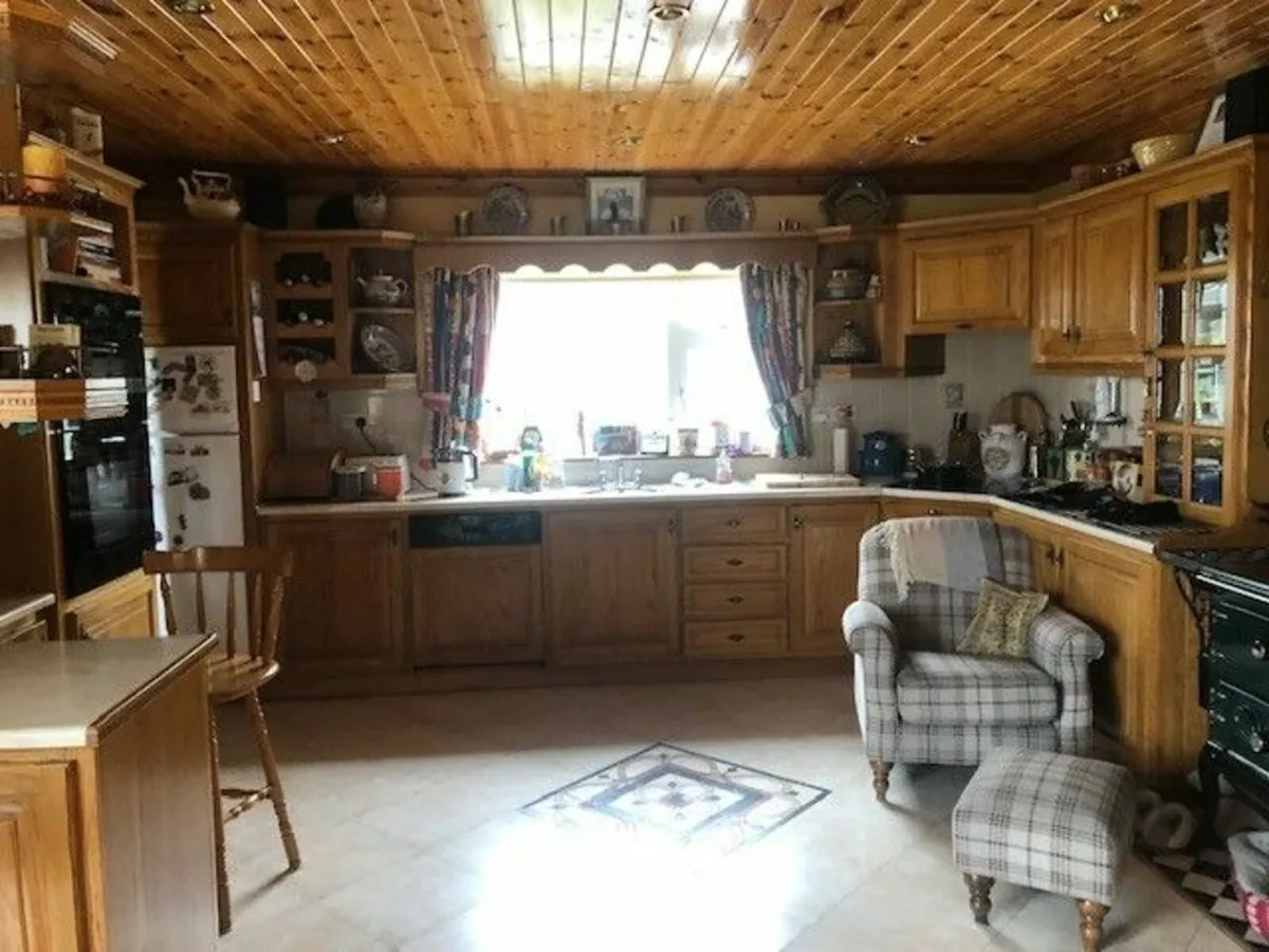 Solid oak kitchen - Image 1