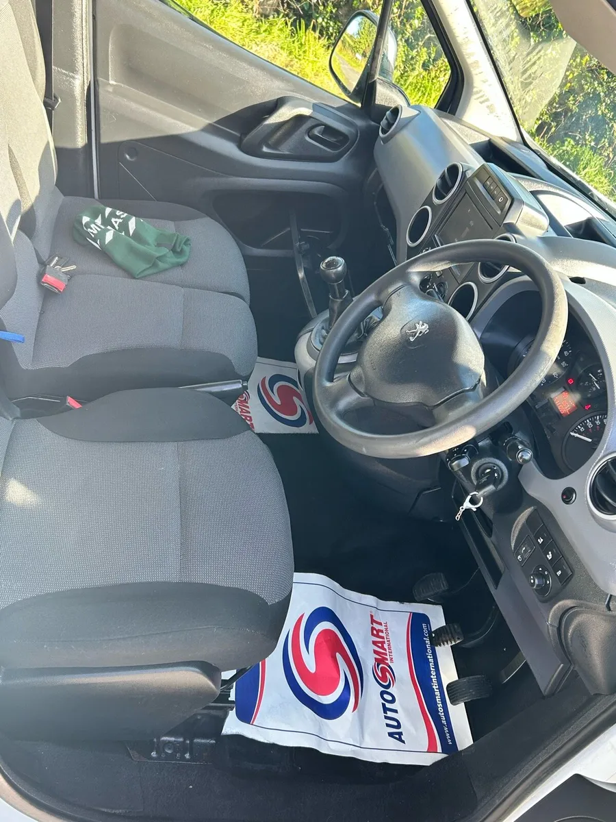 Peugeot Partner 3 seater , not Berlingo caddy - Image 4