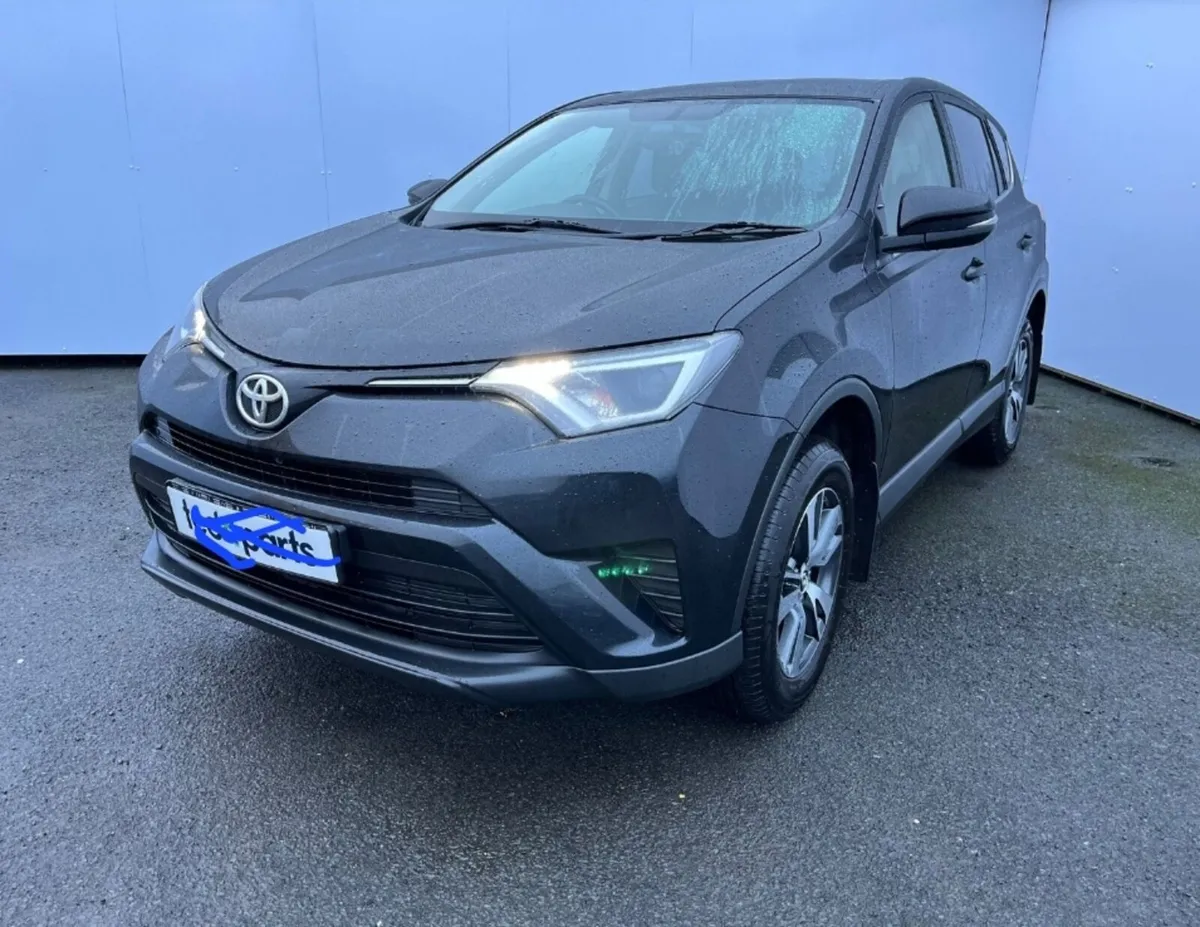 TOYOTA RAV4 Black 2017 BREAKING FULL FRONT - Image 1