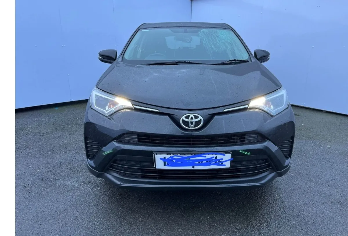 TOYOTA RAV4 Black 2017 BREAKING FULL FRONT - Image 2