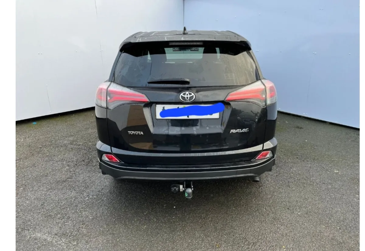 TOYOTA RAV4 Black 2017 BREAKING FULL FRONT - Image 3