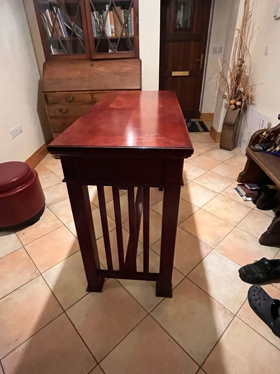 Assorted games table - Image 1