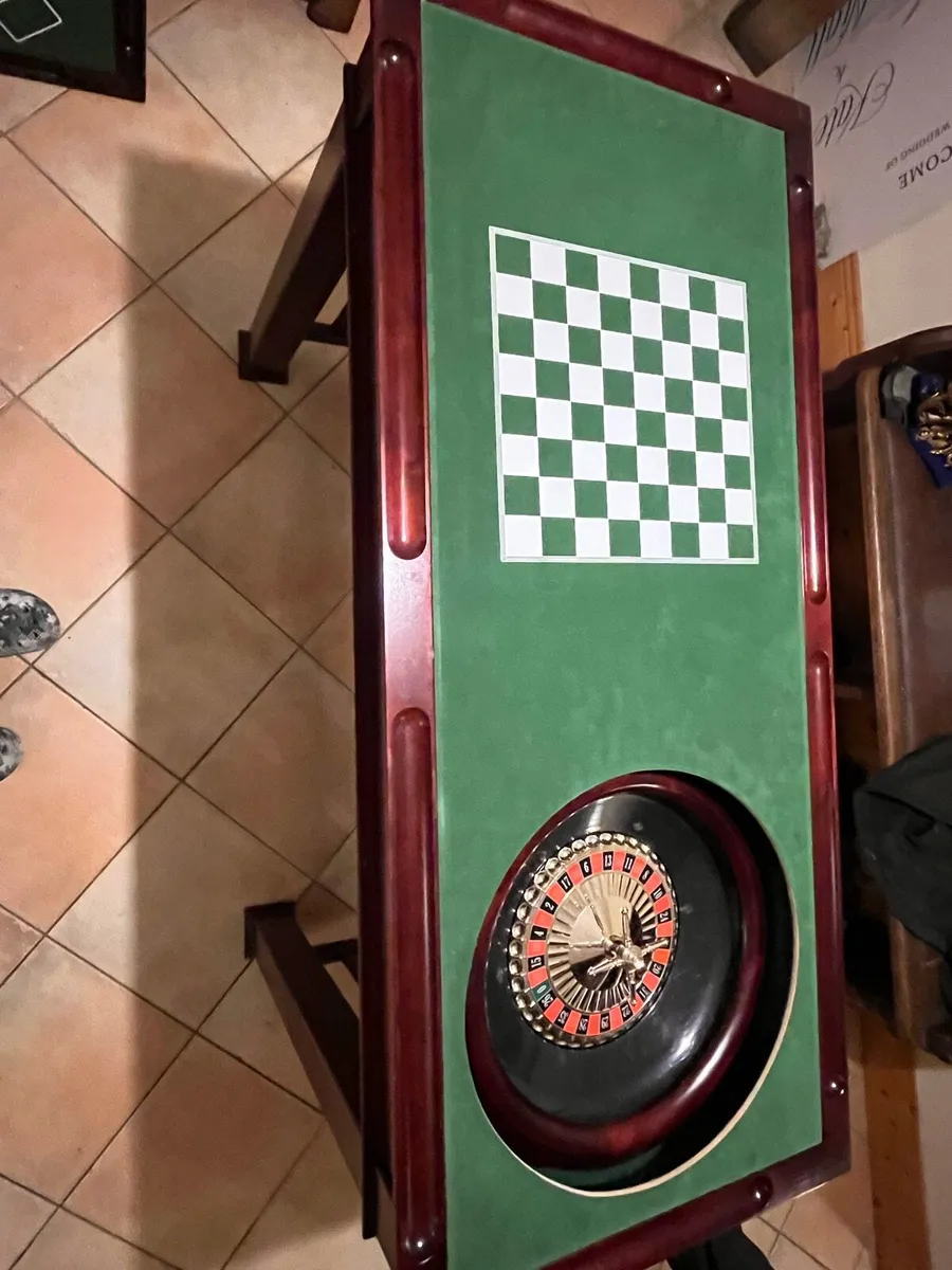 Assorted games table - Image 4