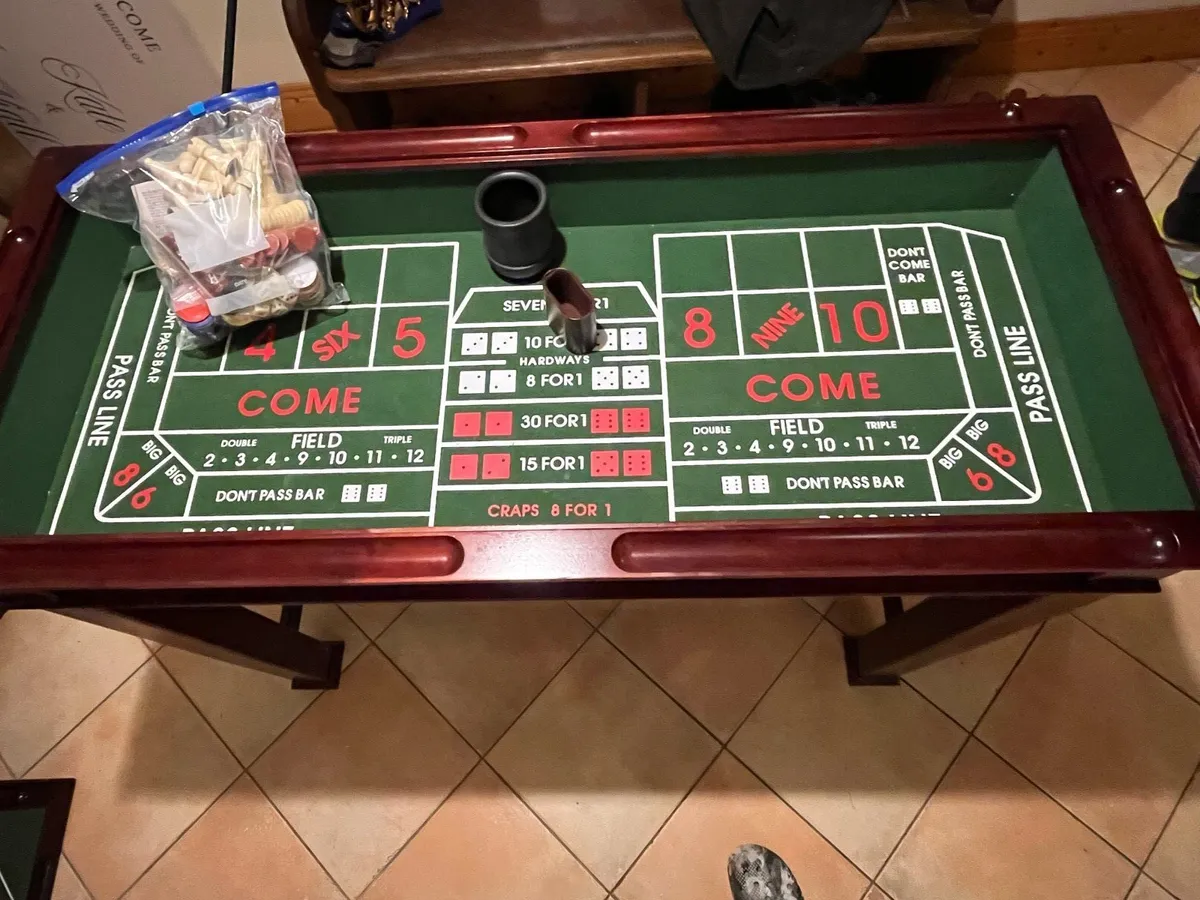Assorted games table - Image 3