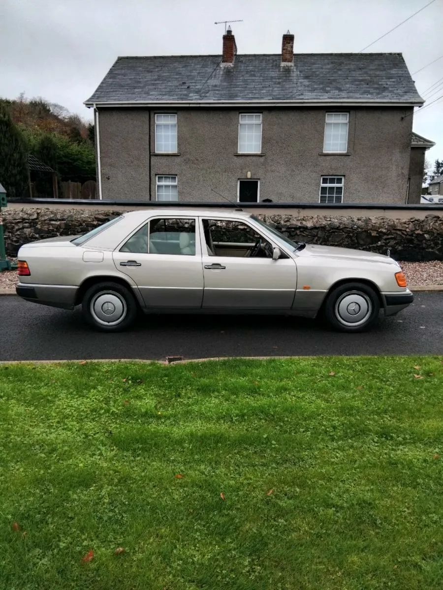 Mercedes 300d classic car .+++ - Image 1
